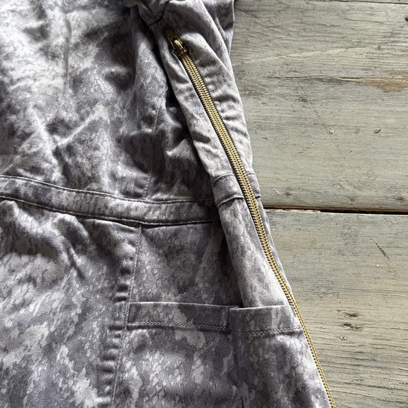 Jaanuu Gray Scrub Top and Pants Set animal print size small - Picture 4 of 4